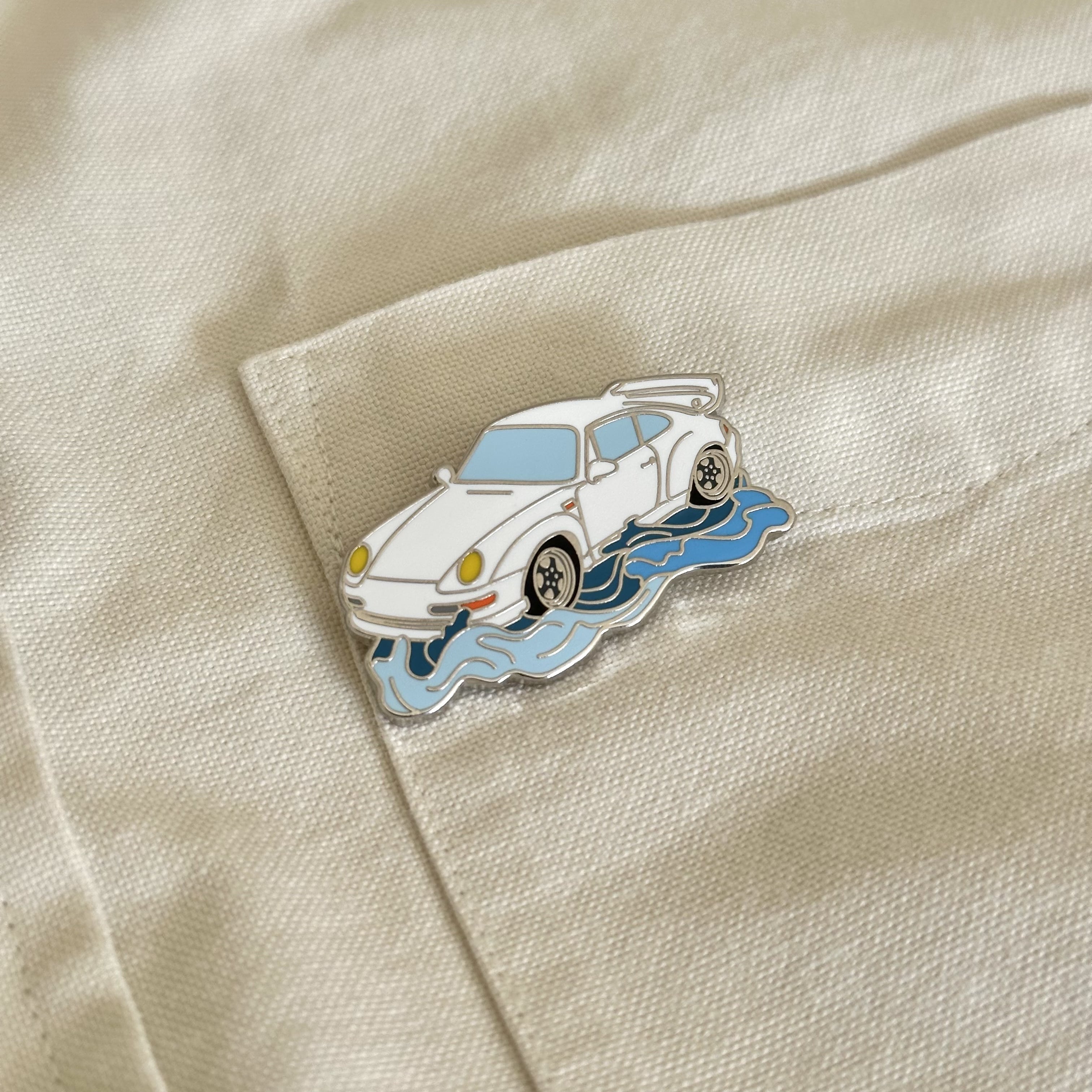 rennbetrieb surf and curve enamel pin porsche 993 gt2