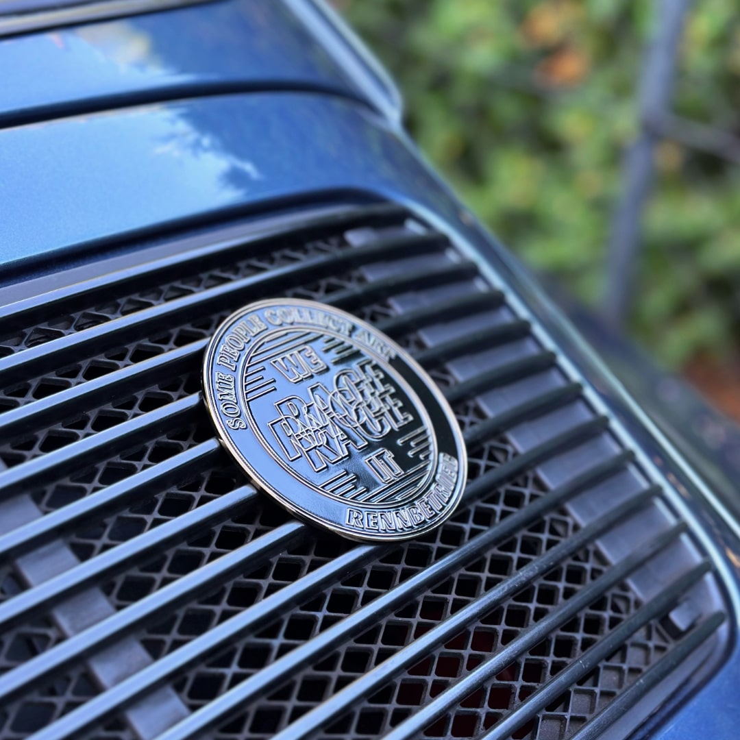 enamel badge on porsche 911