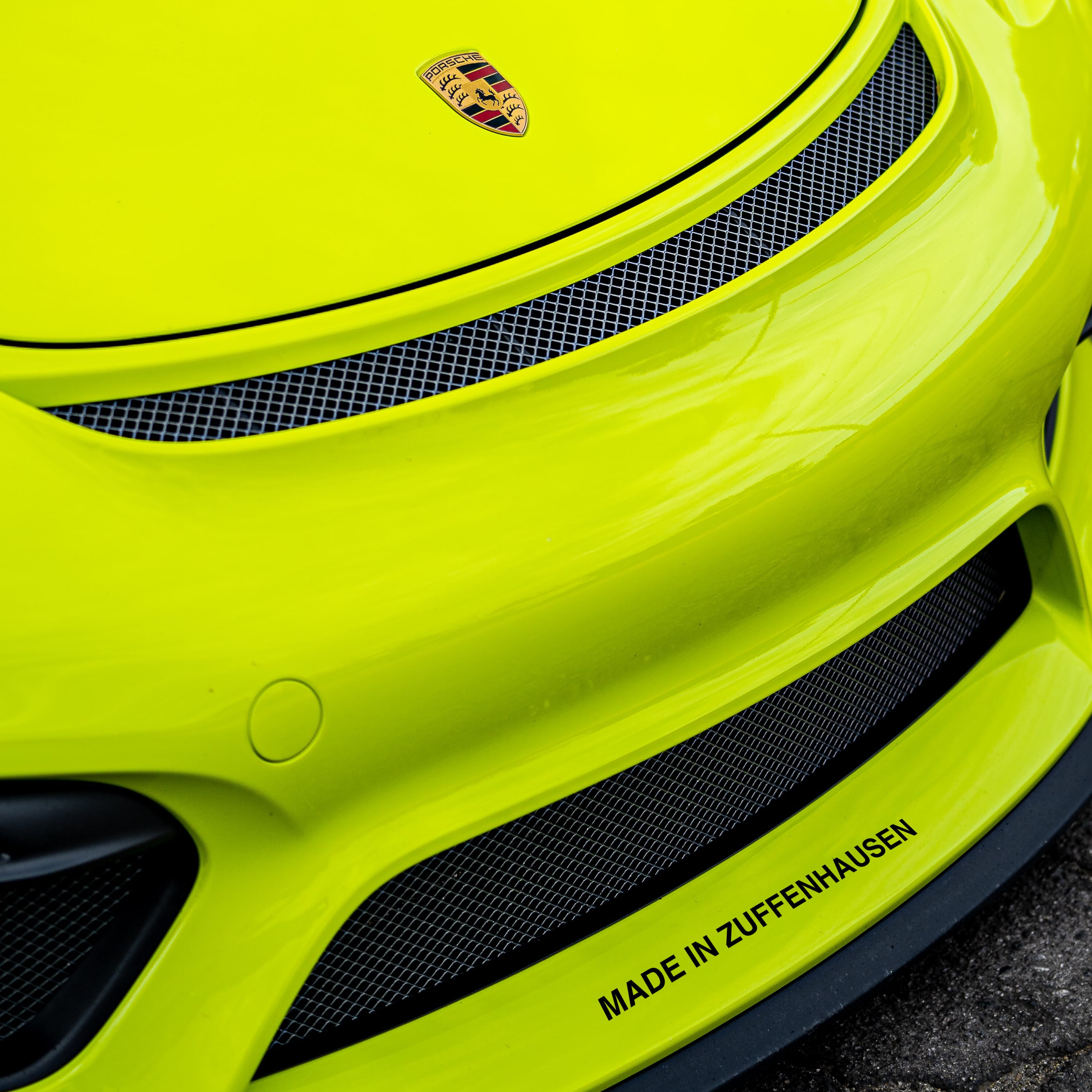 sticker made in zuffenhausen on lizard green porsche