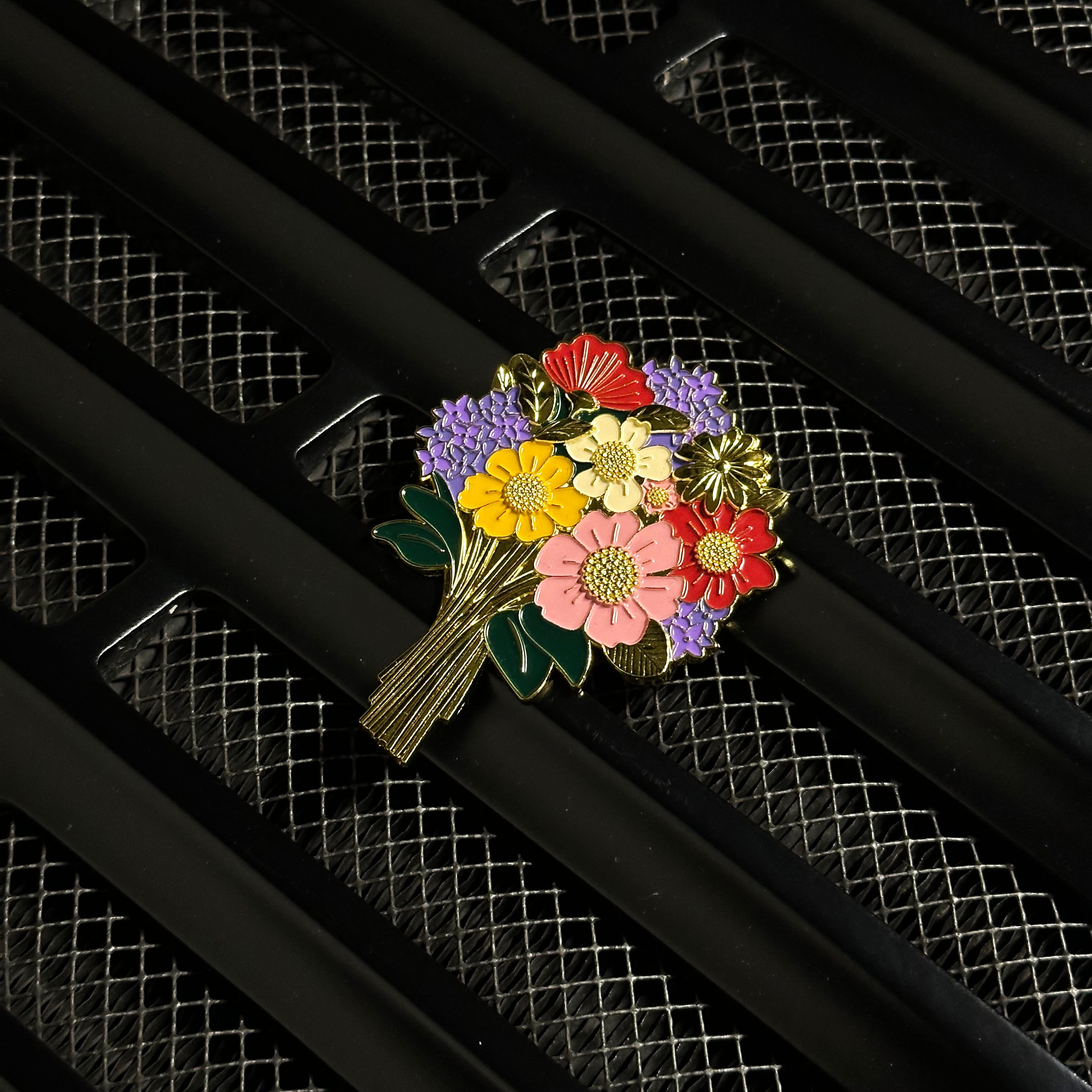 rennbetrieb flower bouquet enamel car grill badge