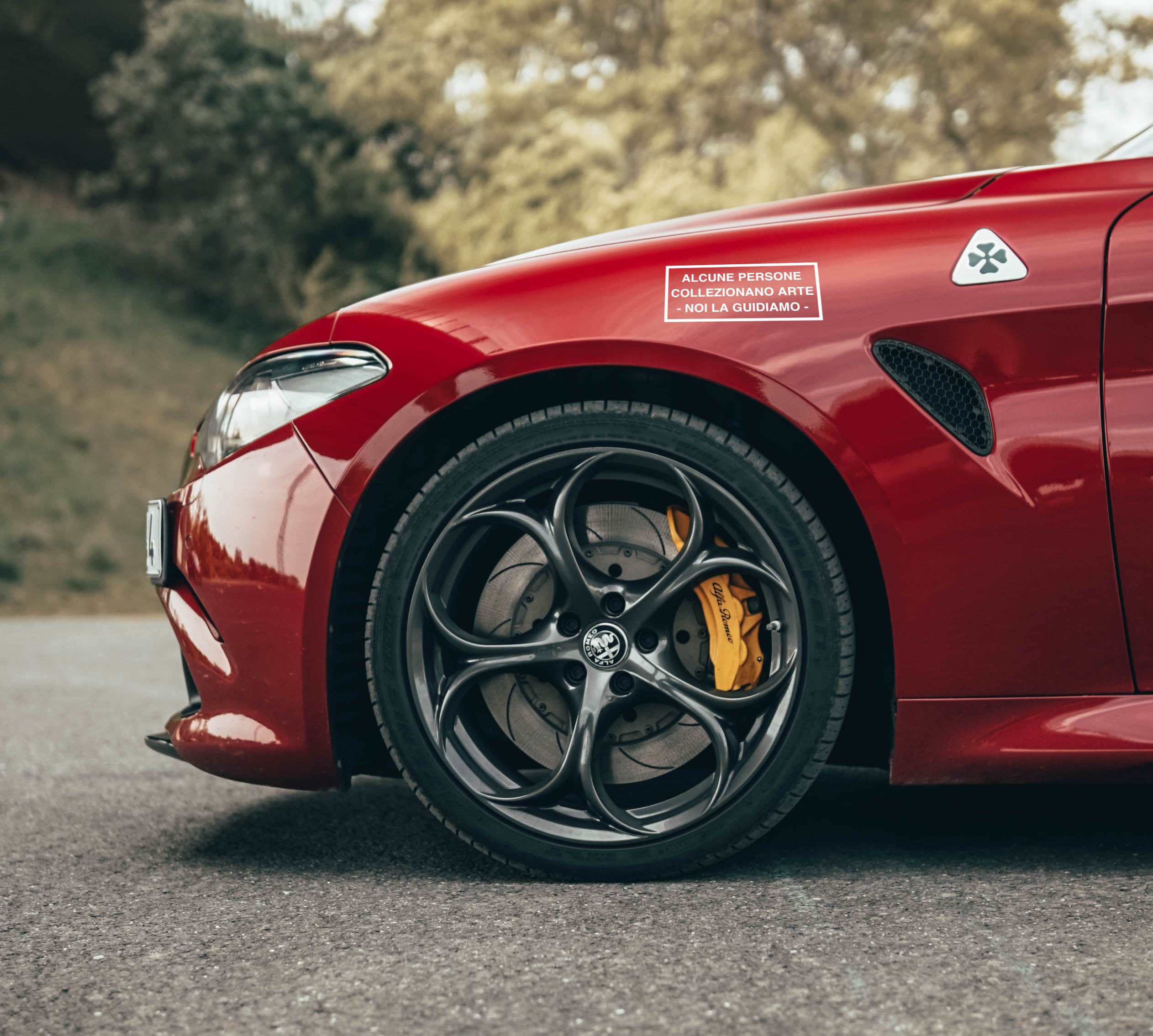 alfa romeo giulia quadro foglio in red